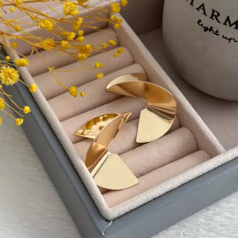 An image of a product called sırğa