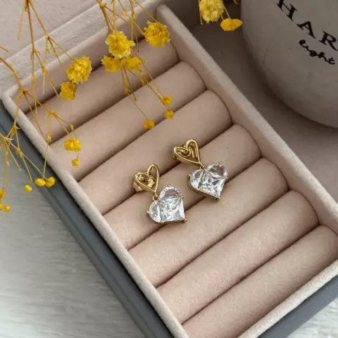 An image of a product called mini ürək qaşlı sırğa