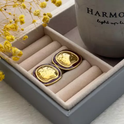 An image of a product called bordo qızılı sırğa