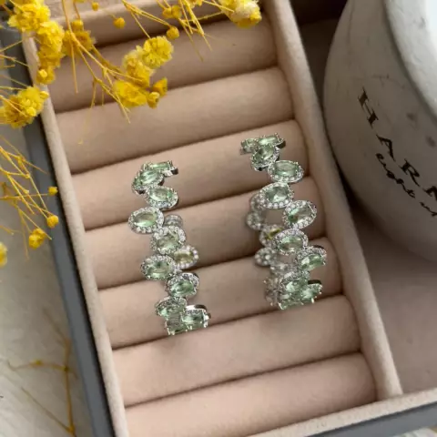 An image of a product called açıq-yaşıl qaşlı halqa sırğa