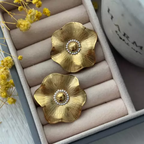 An image of a product called gül formalı sırğa